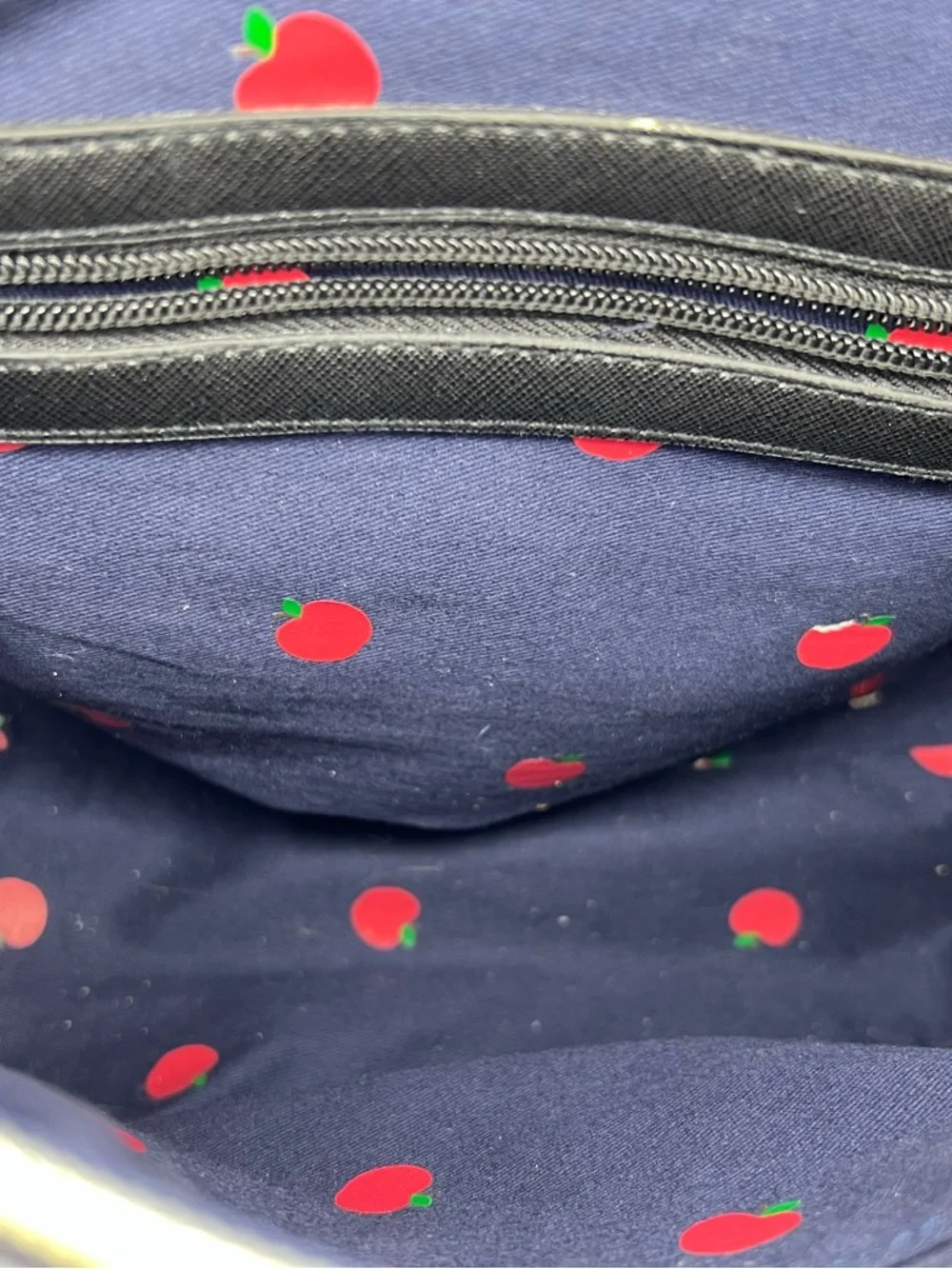 Loungefly Snow White Satchel/crossbody and wallet EU - Picture 11 of 11